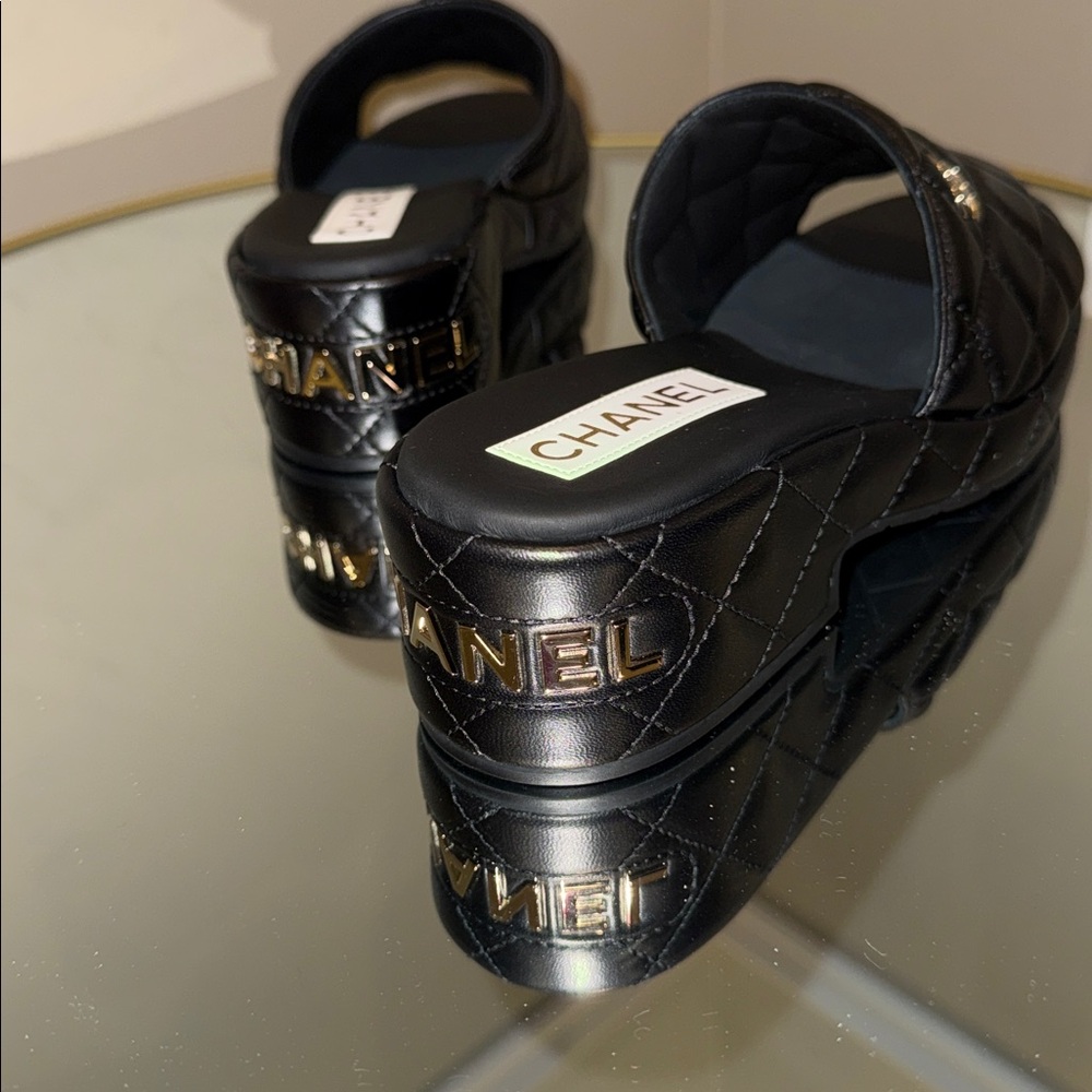 CHANEL Dad sandals Quilted leather CC logo slide 38 - Picture 14 of 17